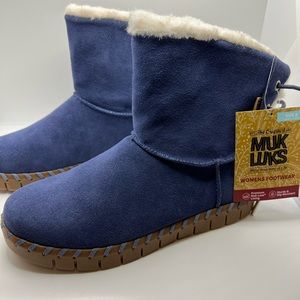 New MUK LUKS Water Repellent Suede Boots Twilight Blue Women's Size 6 NWT